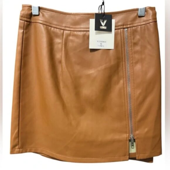 Camel Vegan Leather Mini Skirt with a zipper detail Size Small NWT - Picture 3 of 5
